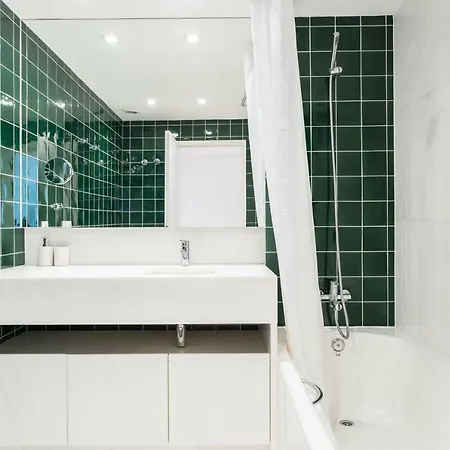Sao Bento Palace Three-bedroom W/ Parking - By Lu Holidays Daire *
