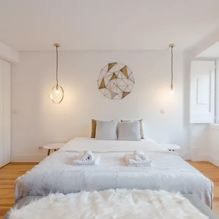 Sao Bento Palace Three-bedroom W/ Parking - By Lu Holidays Apartment