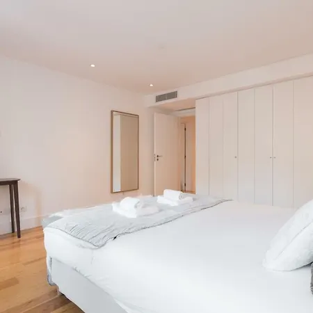 Sao Bento Palace Three-bedroom W/ Parking - By Lu Holidays Apartmán